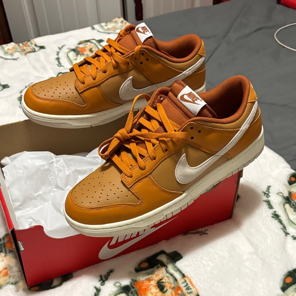 Nike Men's Tan and White Sneakers - Picture 4 of 6